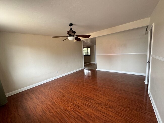 Building Photo - 3BR/1.5BA/1CP, 1462 sq.ft. rental in Sierr...