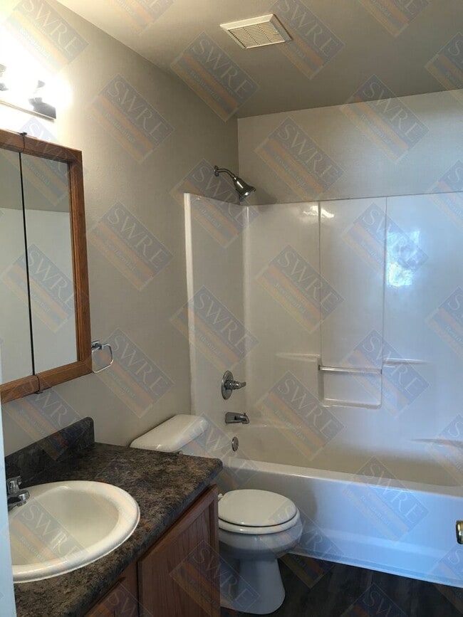 Building Photo - 2229 Westridge Dr