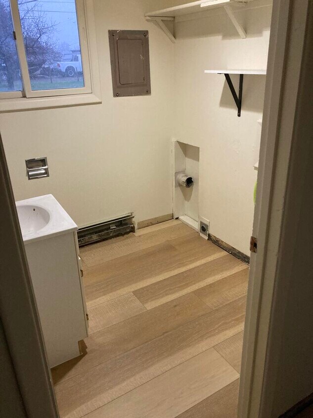 Foto principal - 100 N Grogan St