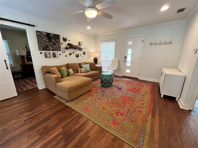 Building Photo - 8718 Daytonia Ave