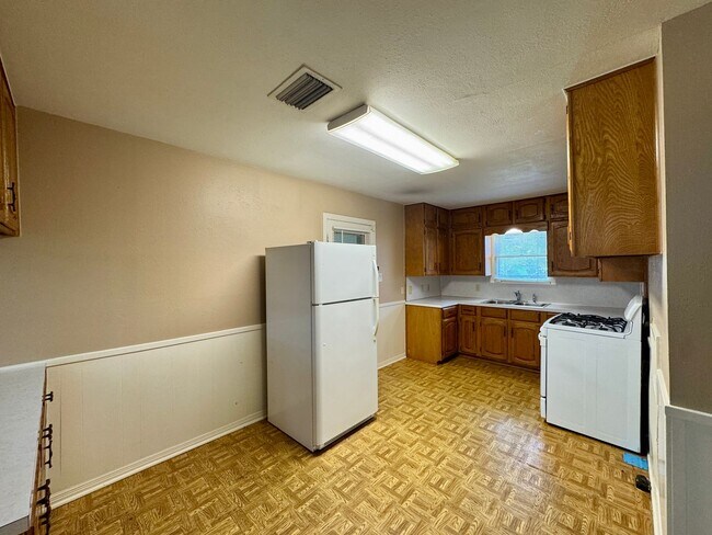 Building Photo - Single Family Home