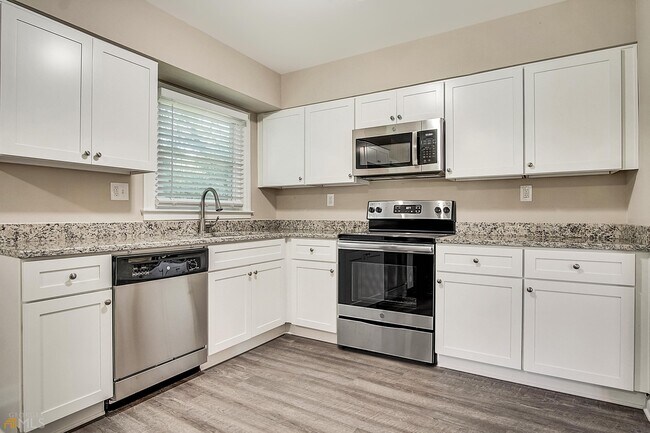 Building Photo - 3289 Beech Dr