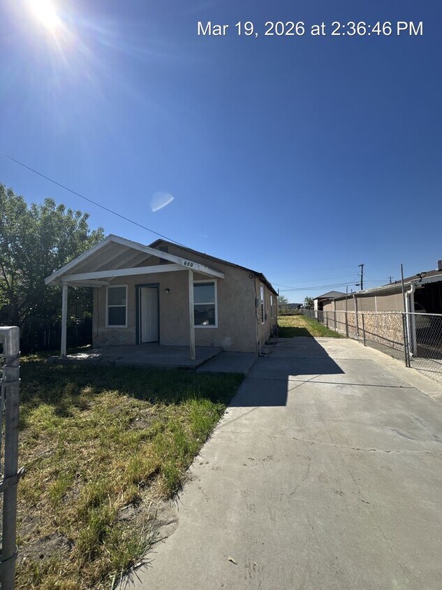 Foto principal - Cozy Corcoran home for rent!