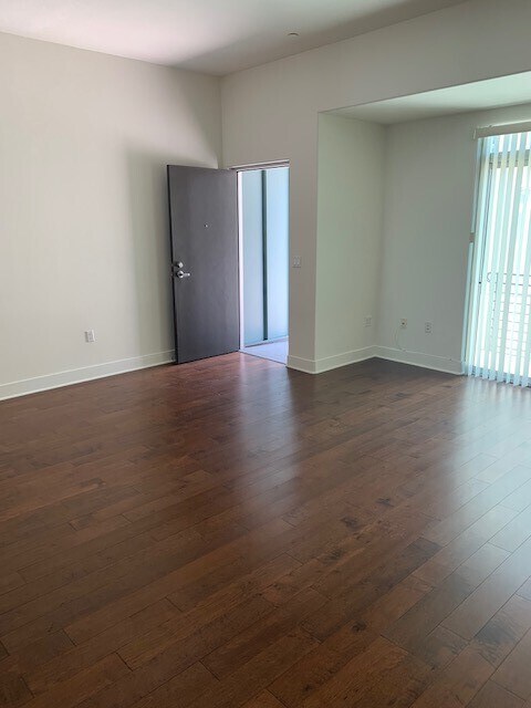 Living Room - 730 W Doran St