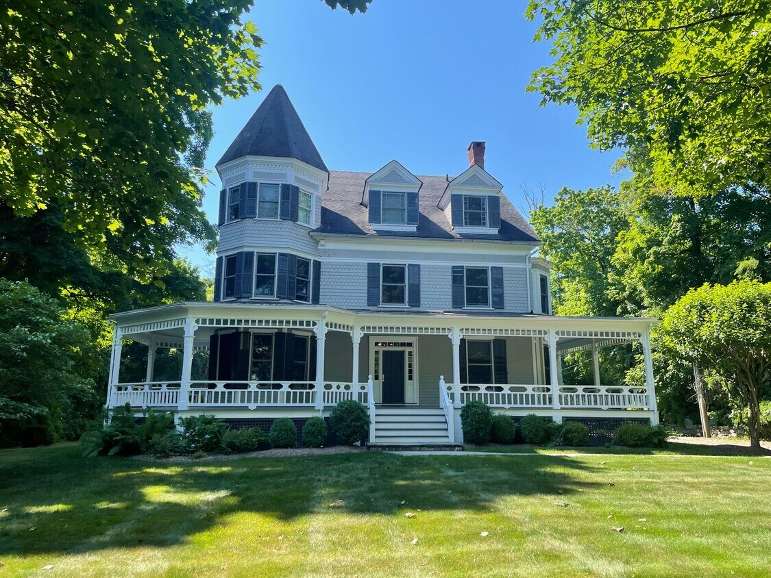 27 West Ln Unit 1B, Ridgefield, CT 06877 Room for Rent in Ridgefield