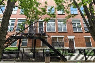 Building Photo - 346 E 25th Pl