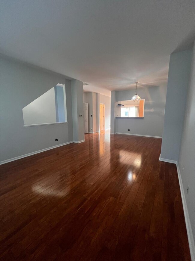Building Photo - 2427 Oakfield Dr