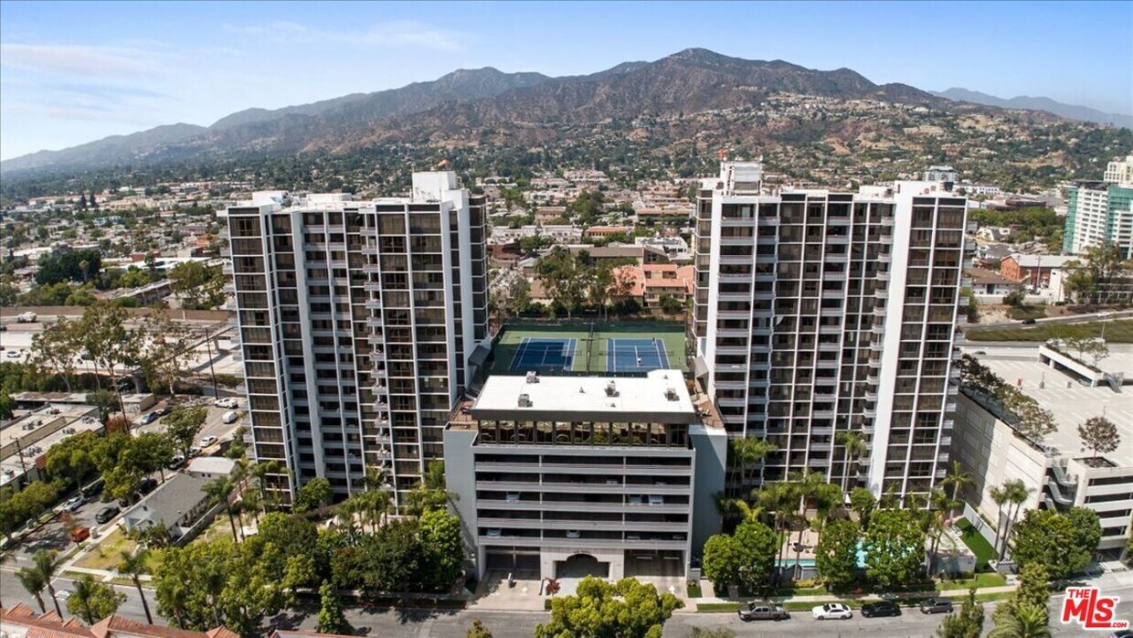 Foto principal - 345 Pioneer Dr