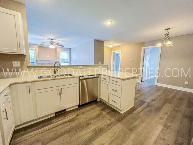 Foto del edificio - Reduced Price!!! Spacious Newly remodeled ...