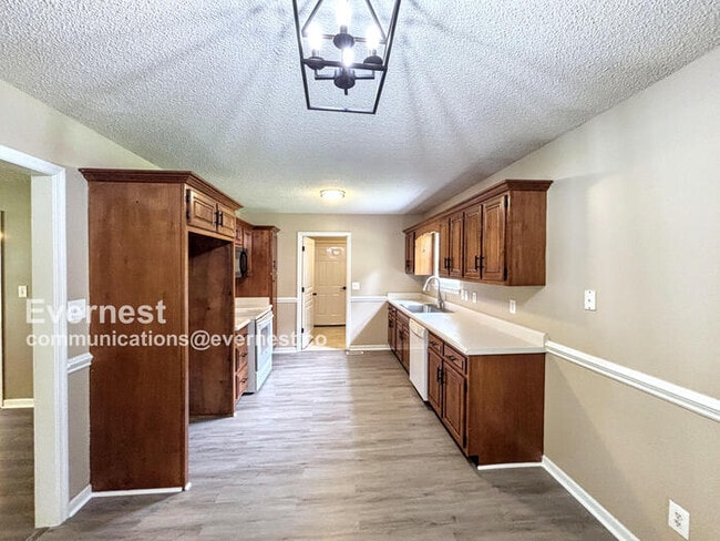 Building Photo - 128 Thrasher Pike