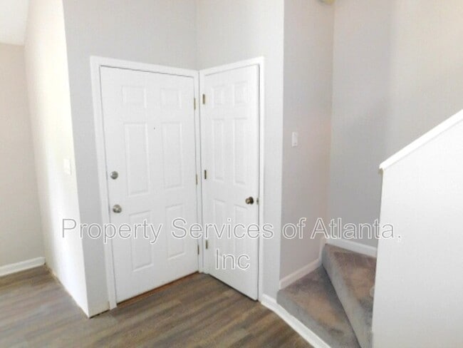 Building Photo - 502 Plymouth Ln