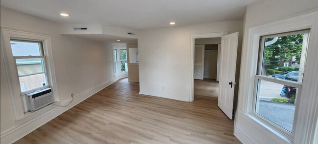 Building Photo - 731 Jenifer St