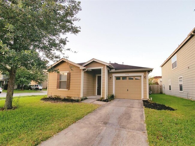 Foto del edificio - 8138 Forest Glen Dr