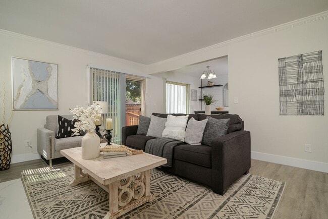 Building Photo - GORGEOUS REMODELED 3 BED CONDO IN GATE COM...