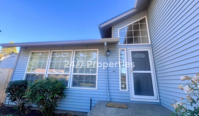 Building Photo - 4BD I 3BA - Gresham Home!