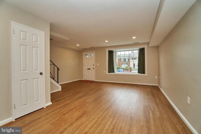 Building Photo - 2314 N Dearing St