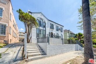 Building Photo - 132 S Kenmore Ave