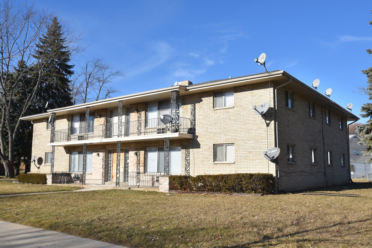 Primary Photo - 8904 W Villard Ave