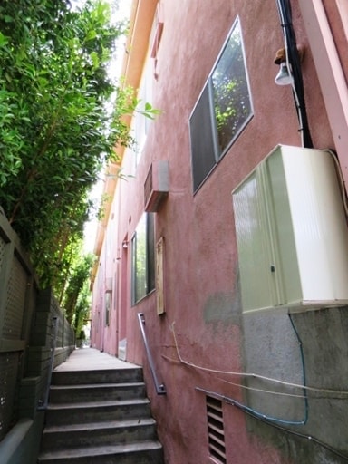 Foto del edificio - 1009 N Harper Ave