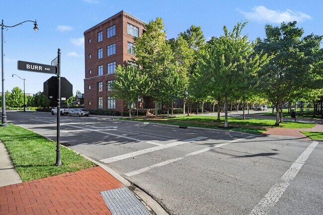 Foto del edificio - 828 Bobcat Ave