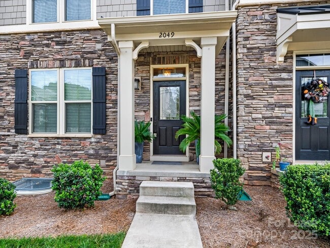 Building Photo - 2049 Birchside Dr