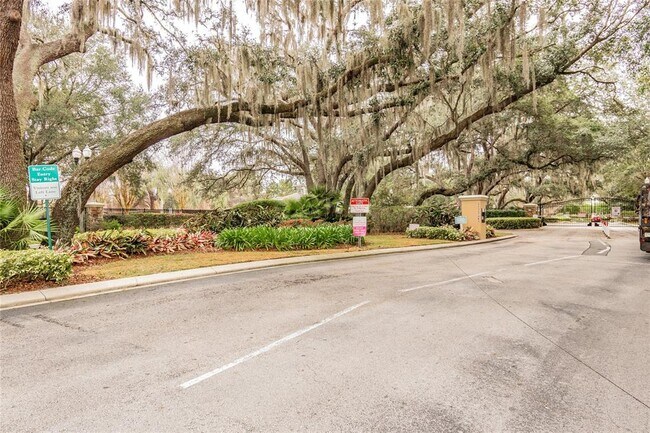 Foto del edificio - 6100 Stevenson Dr