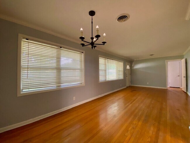 Foto del edificio - 3 Bedroom 2 Bath Home in Broadmoor!