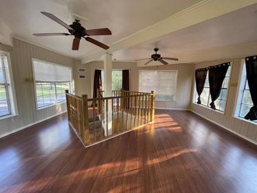 Foto del edificio - 809 Laurel Ln