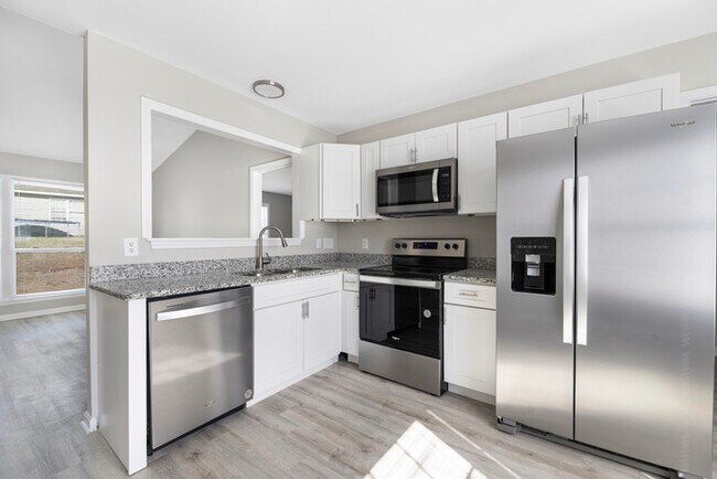Building Photo - 2736 Fairstone Ave
