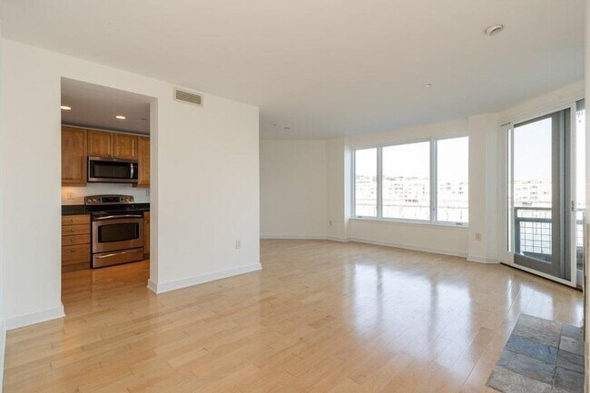 Foto del edificio - 600 Harbor Blvd