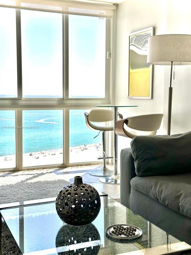 Foto del edificio - 5401 Collins Ave