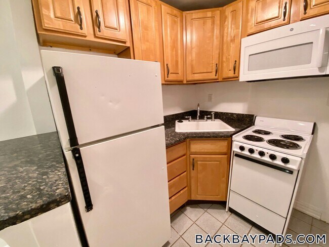 Foto del edificio - 379 Commonwealth Ave