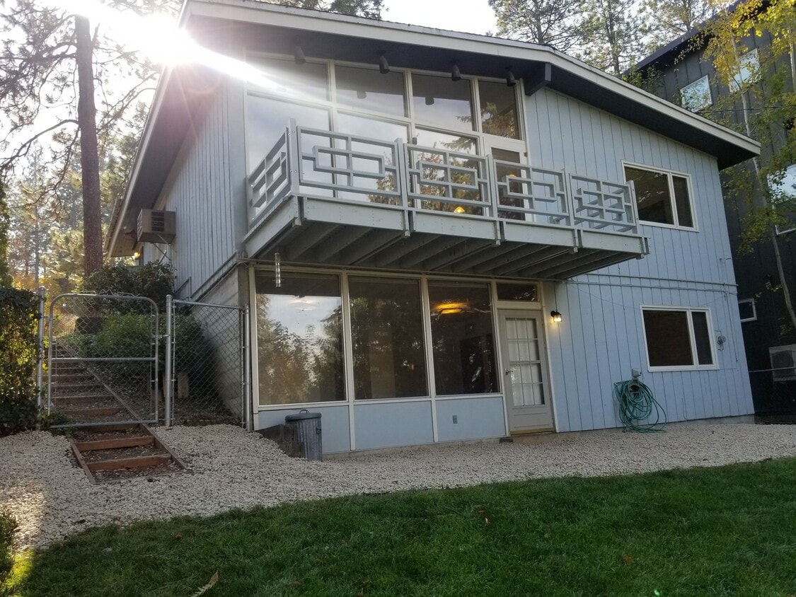 Primary Photo - Stunning 3 bed, 2 bath home in historic Ro...