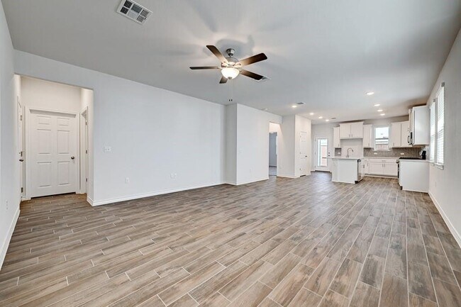 Foto del edificio - 3000 Sudha Dr