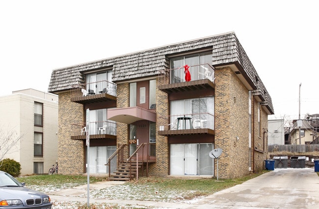 Building Photo - 1321 Wilmot St