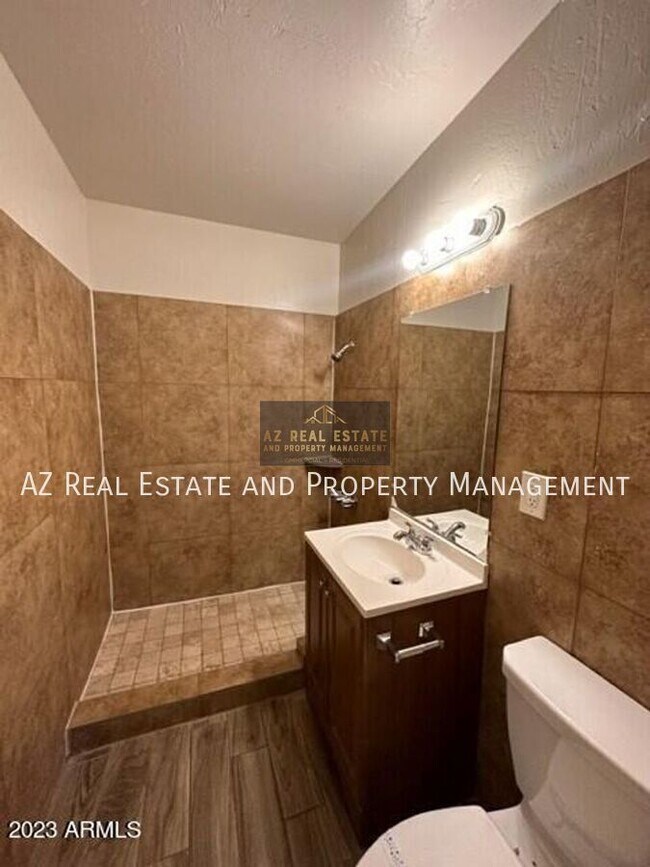 Foto del edificio - 1229 W Pierce St