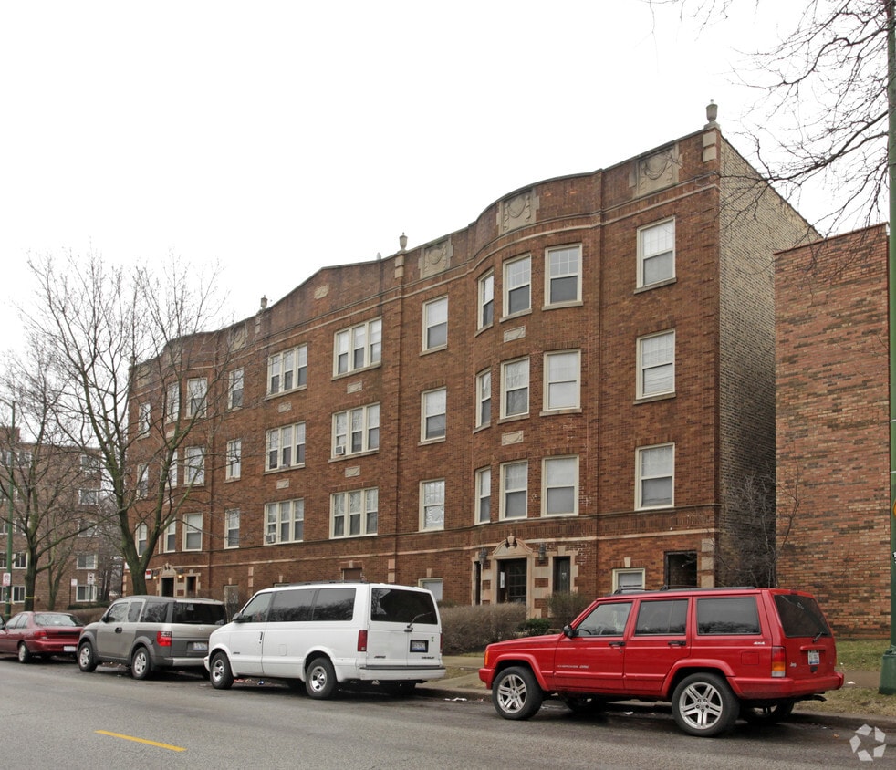 Building - 1901-1909 W Granville Ave