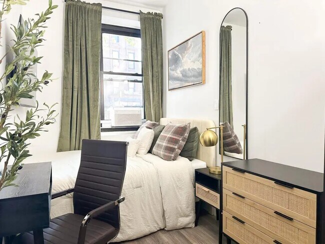 Foto del edificio - Furnished room/NOT APARTMENT