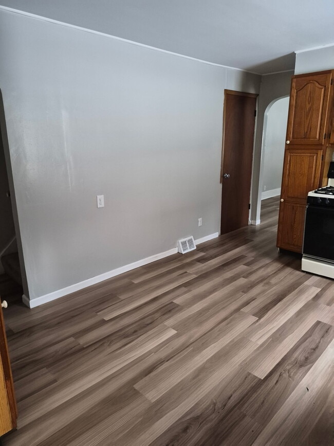 Building Photo - 805-807 Pittsburgh St