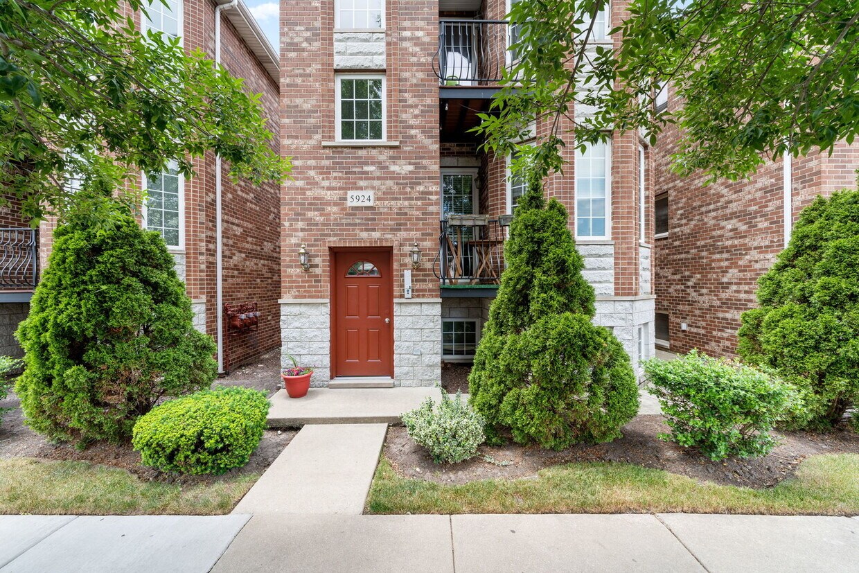 5924 N Milwaukee Ave Unit G, Chicago, IL 60646 Condo for Rent in