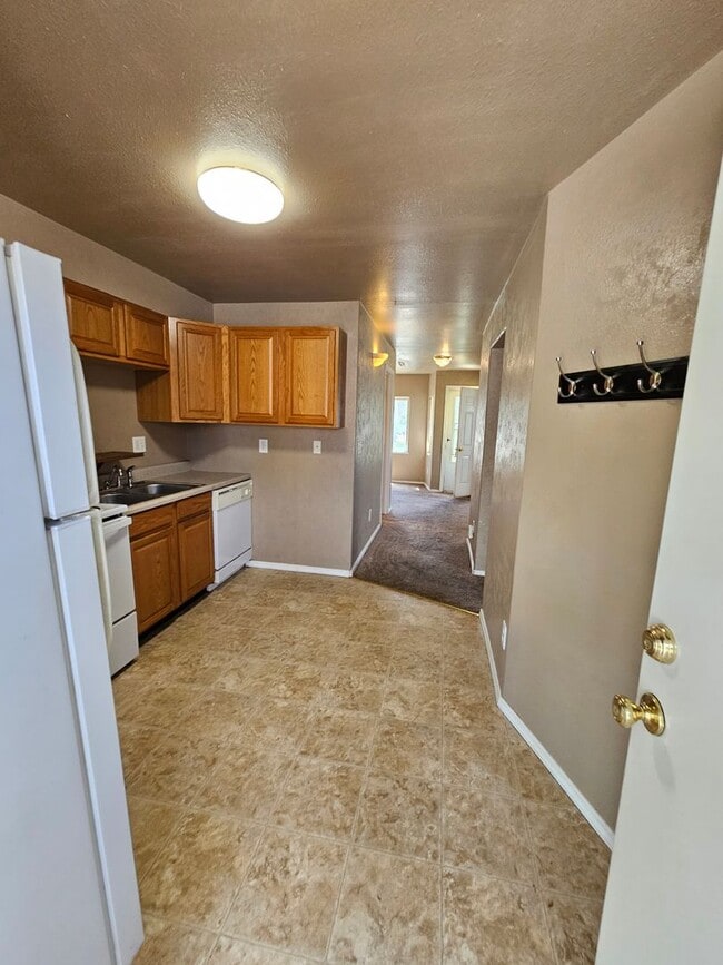 Photo - $1111 | 1BR/1BA | Cozy Lower Duplex Unit in Fountain Valley Townhome