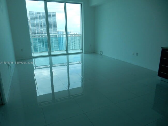 Building Photo - 950 Brickell Bay Dr