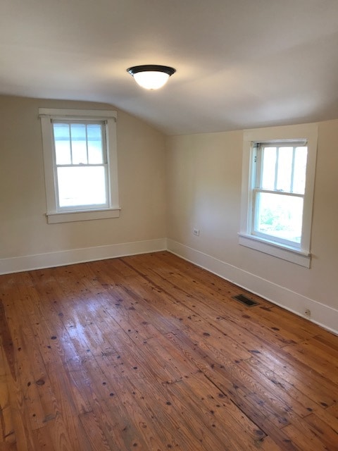 Área de estar - 710 N Maple St