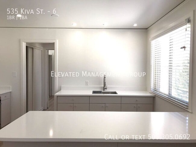 Building Photo - 535 Kiva St
