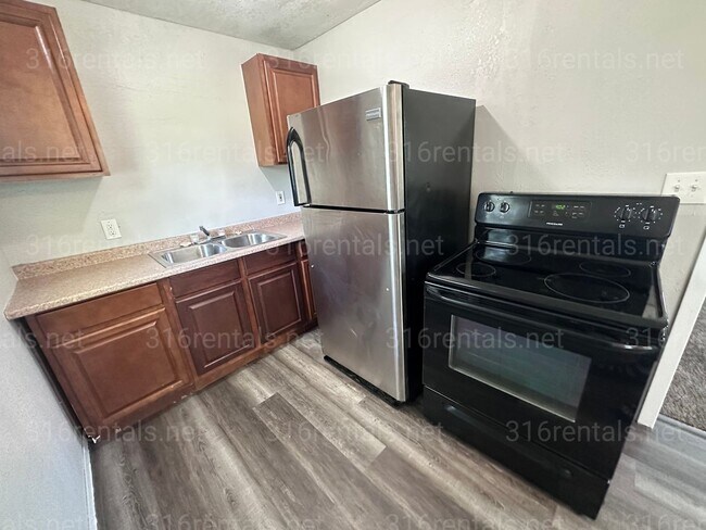 Building Photo - $650 - 1 bedroom/ 1 bathroom - Duplex