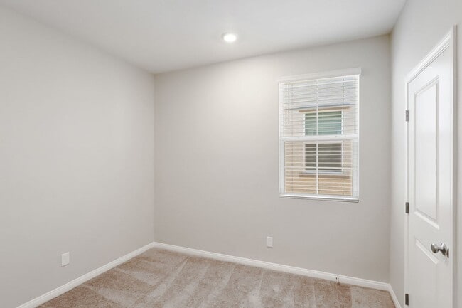 Building Photo - 5 Bedroom Home In Inspirada With Bed And F...