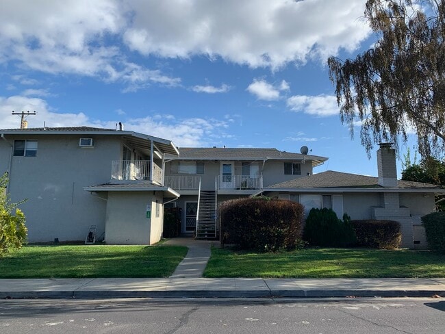 Photo - 2053 Town and Country Ln Apartments