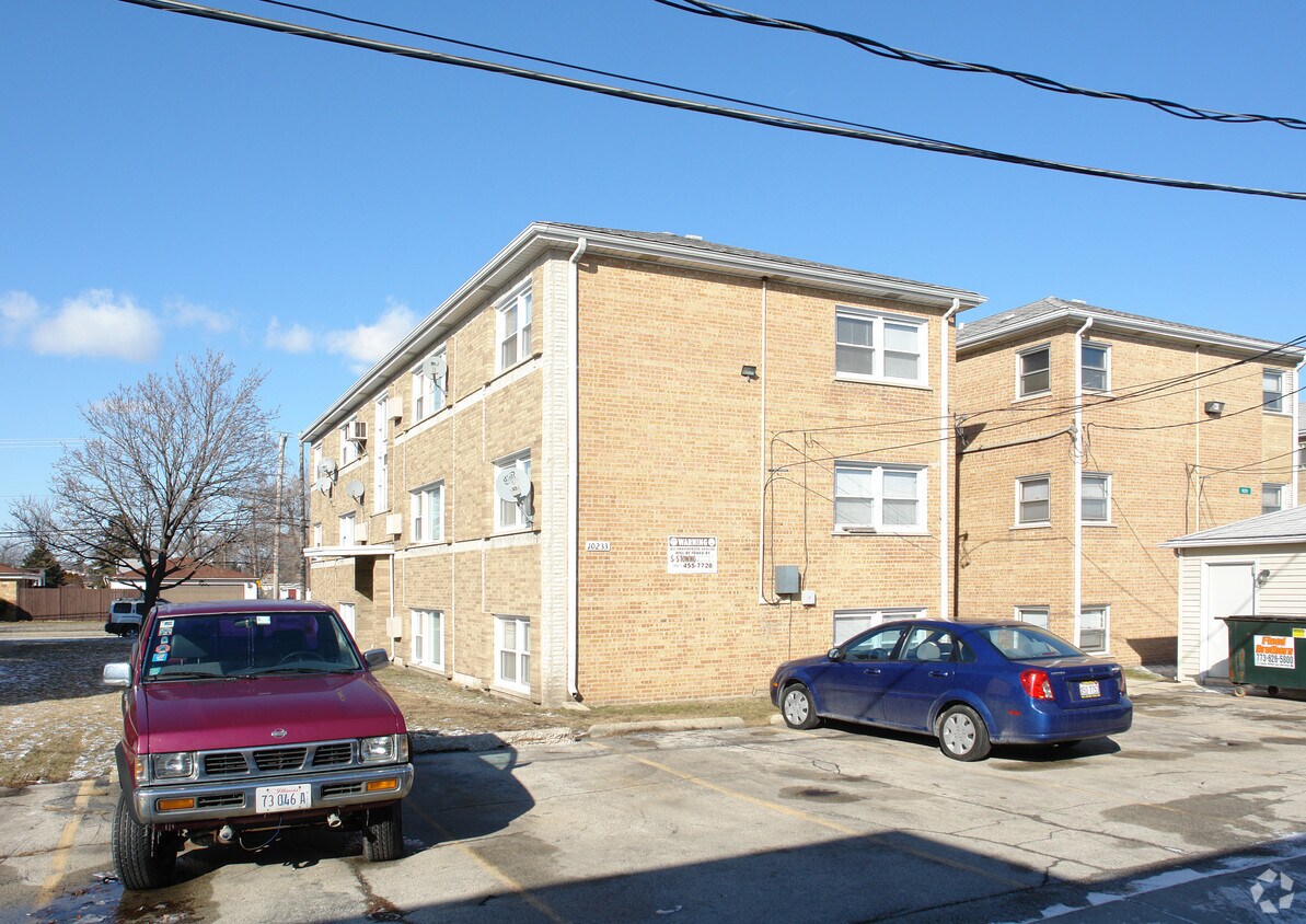 Building Photo - 10233 Chestnut Ave