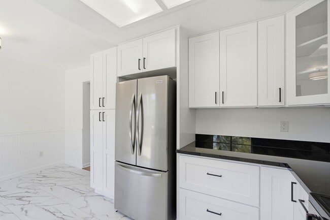 Building Photo - Remodeled 2 Bed, 2 Bath Townhouse in Petaluma's Morningstar Community