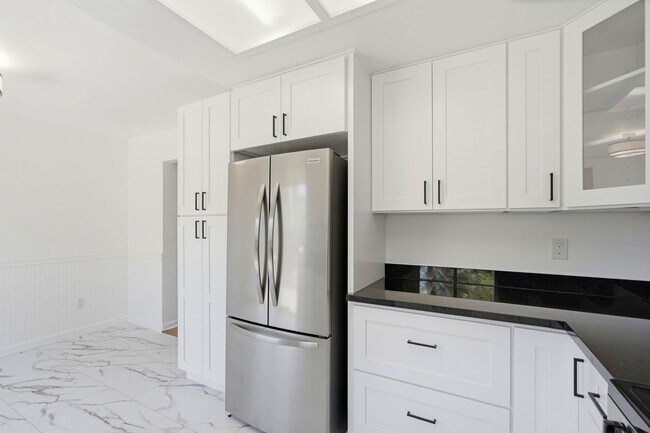 Foto del edificio - Remodeled 2 Bed, 2 Bath Townhouse in Petaluma's Morningstar Community
